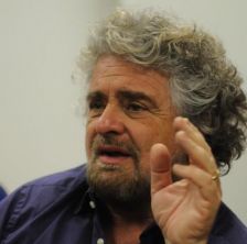 Beppe Grillo ha presentato il candidato sindaco Luigi Camporesi