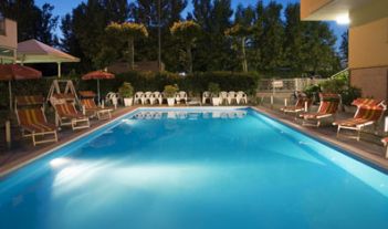 hotel rimini con piscina